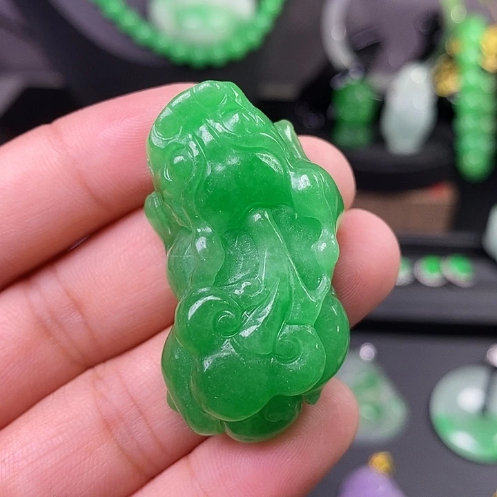 翡翠未镶嵌吊坠(赠链)