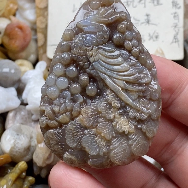 颈饰未镶嵌硅化珊瑚（珊瑚玉）