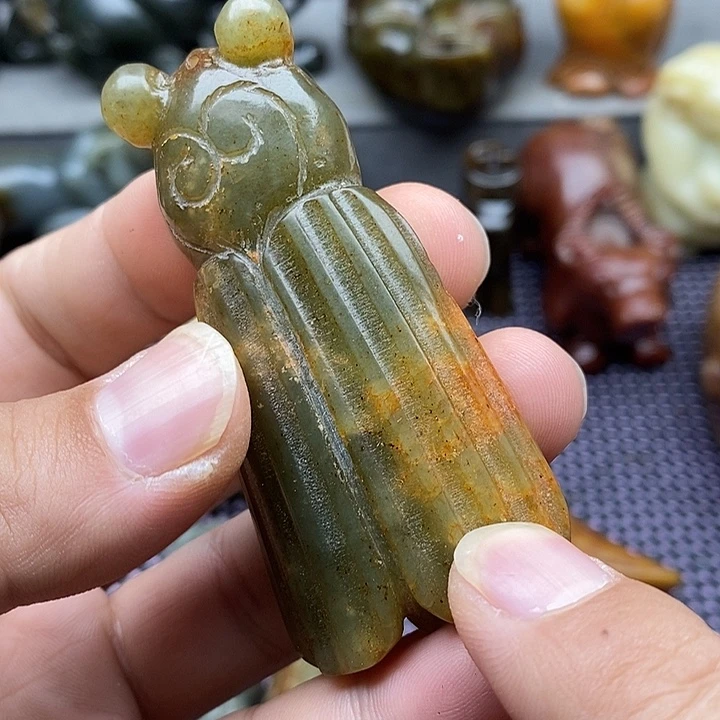 未镶嵌蛇纹石玉颈饰