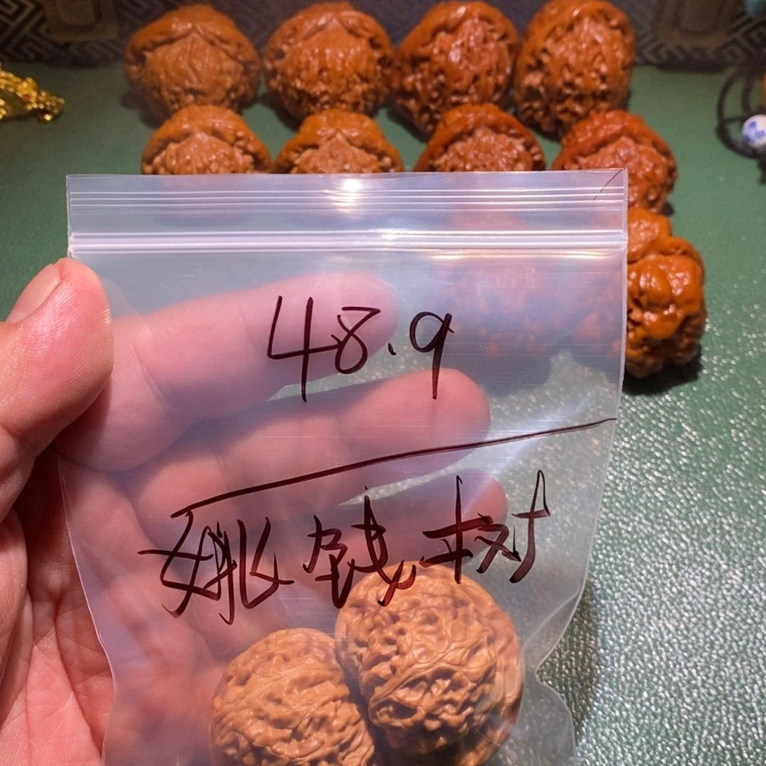 桃核吊坠姚**?宫灯里一闪即过是最