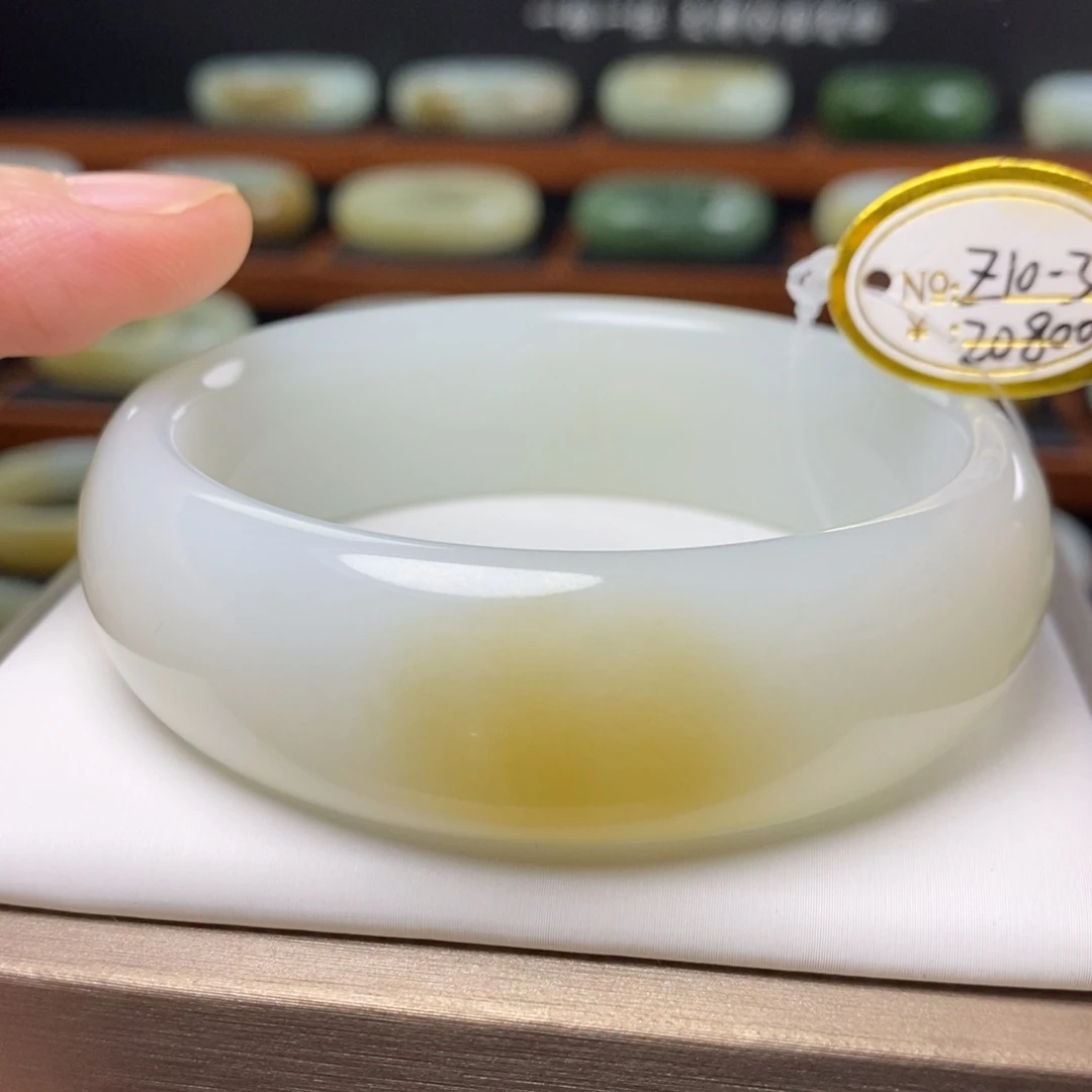 和田玉（糖玉）未镶嵌手镯