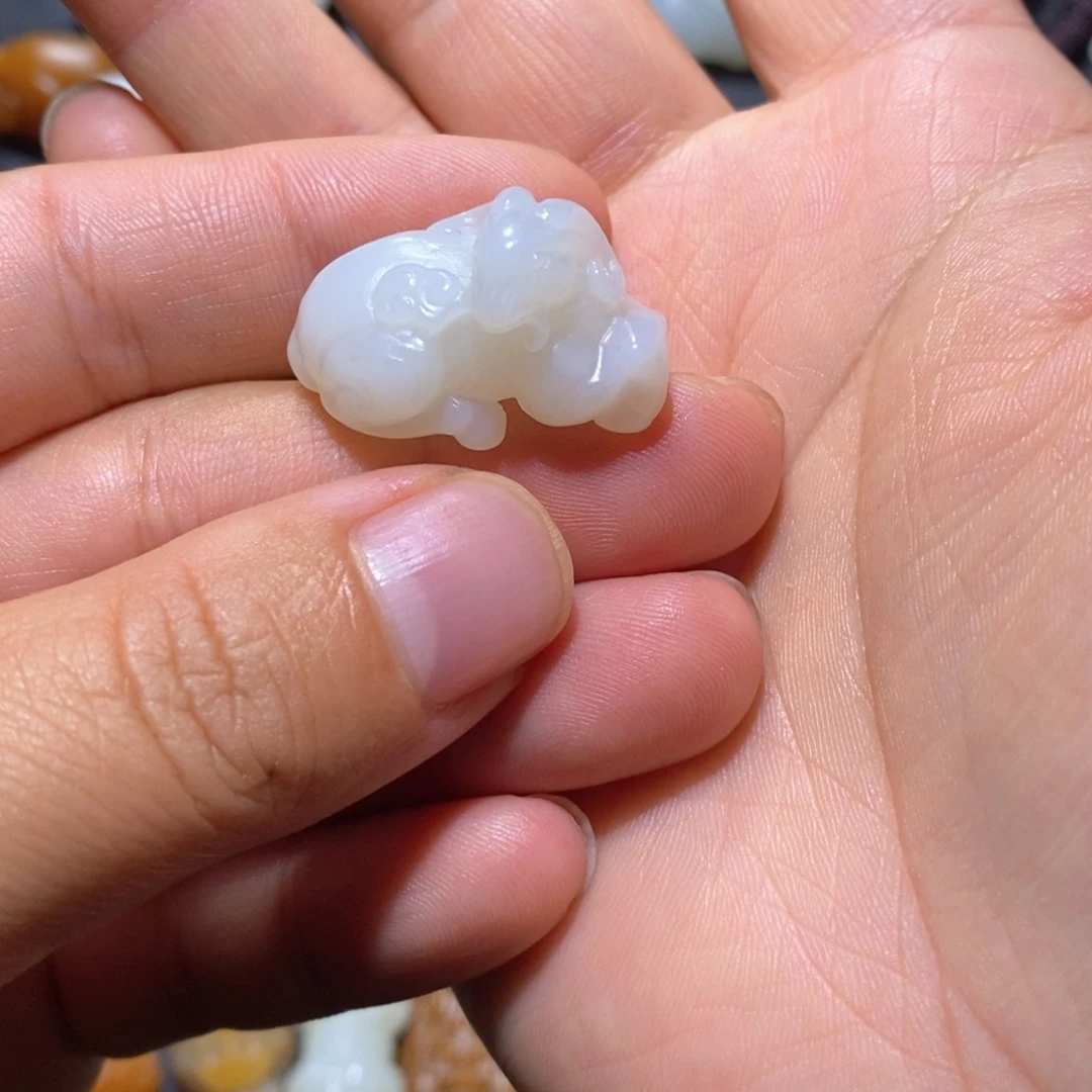 *****和田玉未镶嵌颈饰