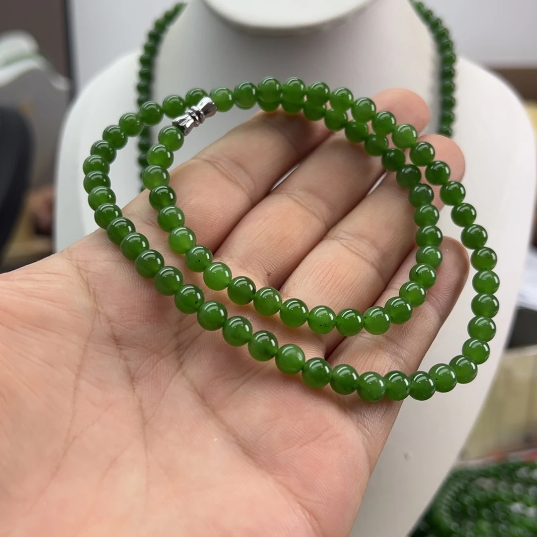 和田玉（碧玉）未镶嵌颈饰卡6 阳绿 微黑 76颗