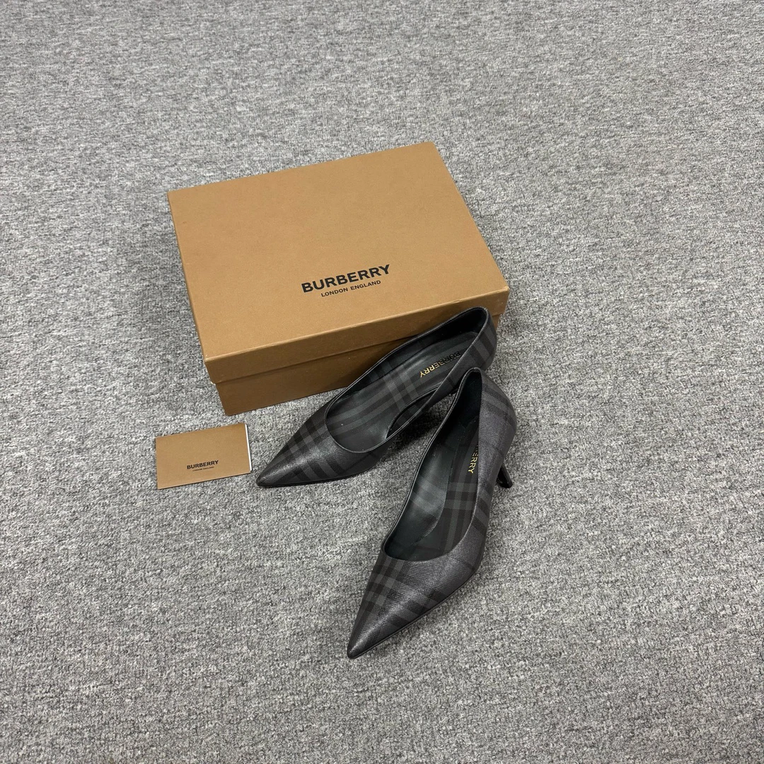 99新 AMIPARIS 博柏利 格纹尖头 木炭黑 高跟鞋 37码 99新