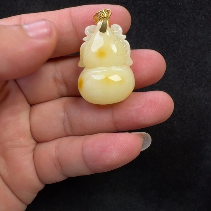 蜜蜡未镶嵌珠宝奇石