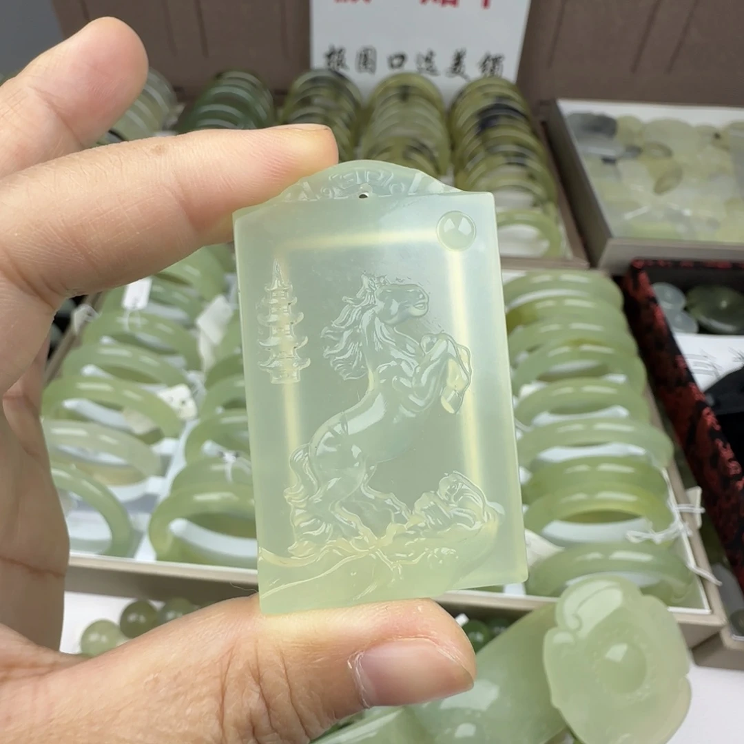 蛇纹石玉未镶嵌颈饰