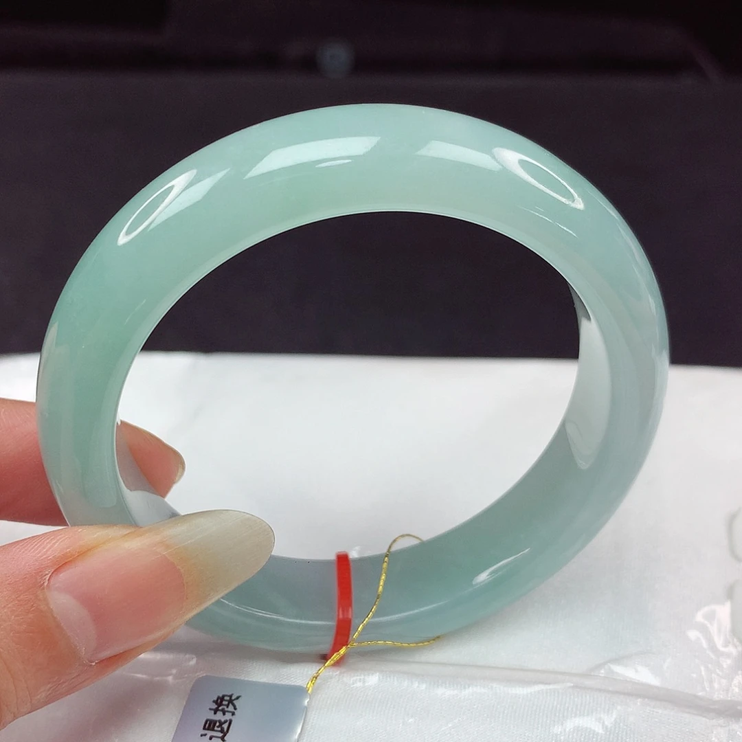 翡翠手镯未镶嵌55圈674