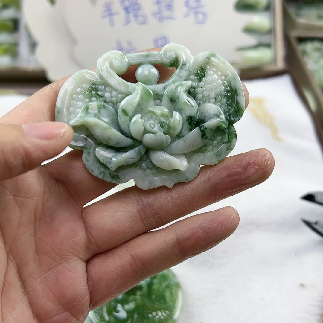 小***宝蛇纹石玉未镶嵌颈饰