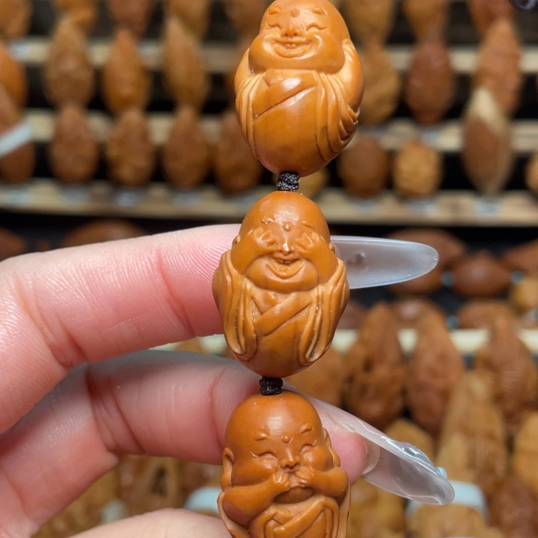 把件橄榄核三不小和尚