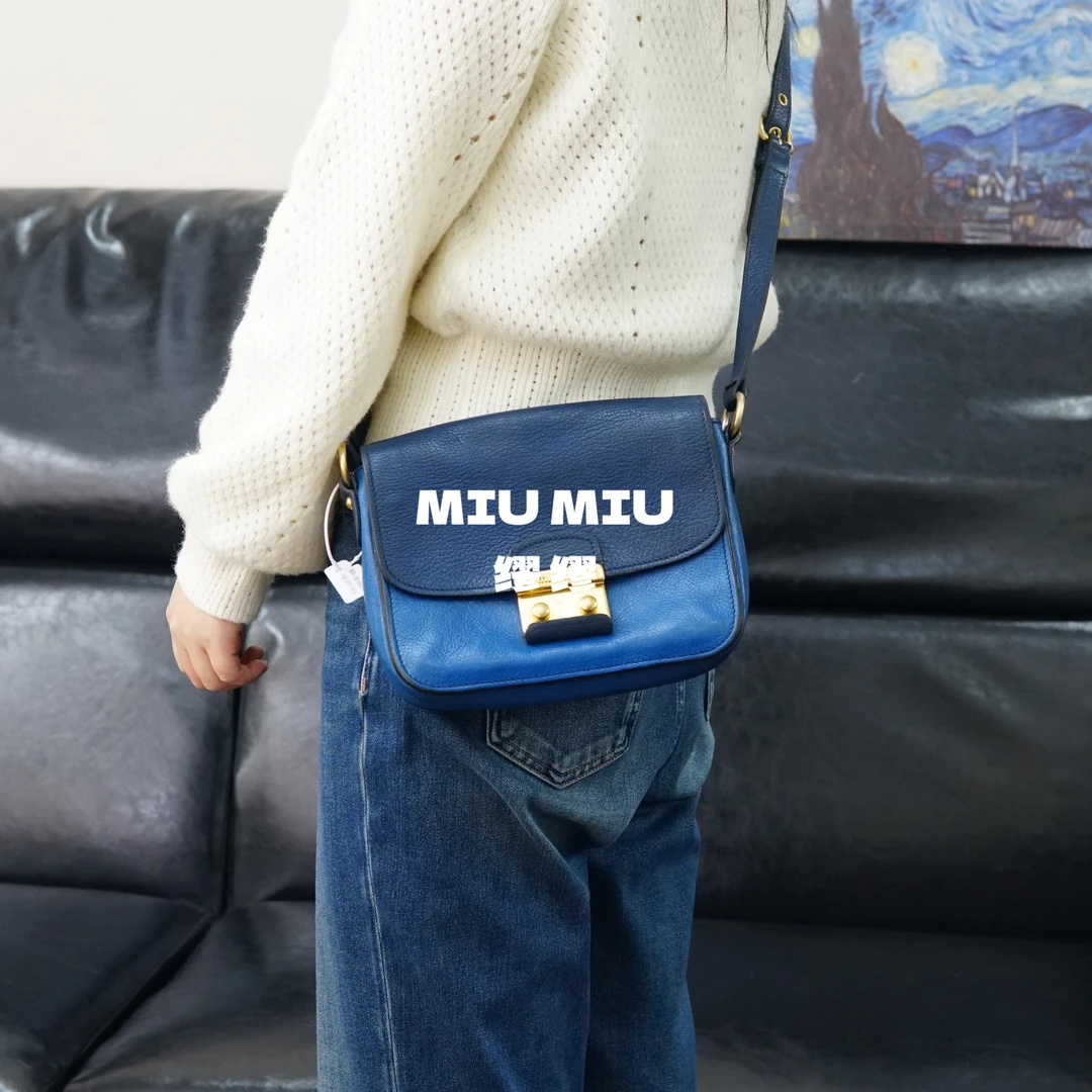 95新 MIU MIU/缪缪 miumiu/蓝色邮差斜挎包/WJ03631024/1024