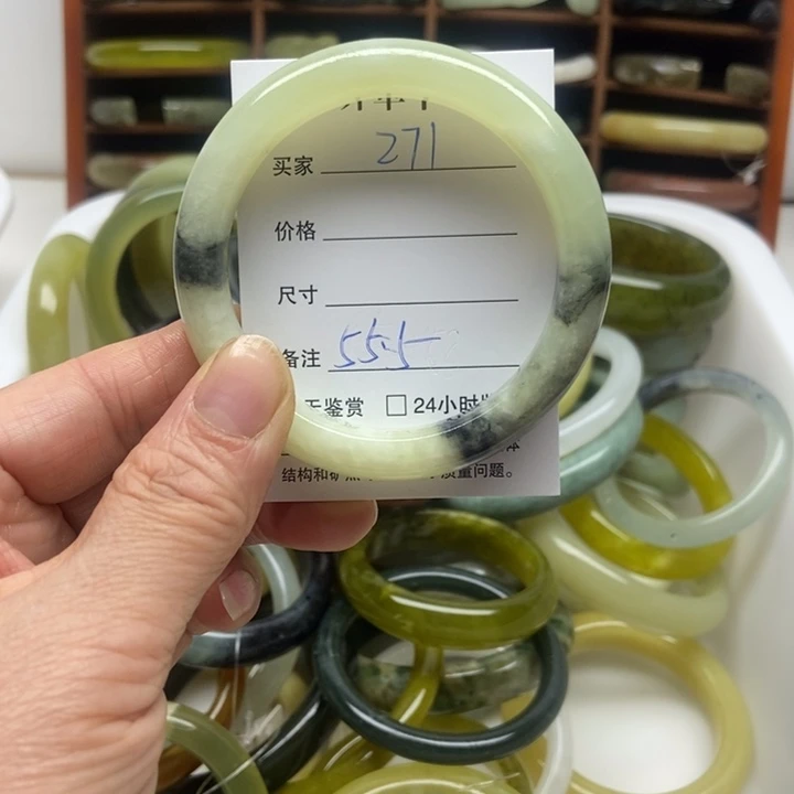 蛇纹石玉未镶嵌手镯