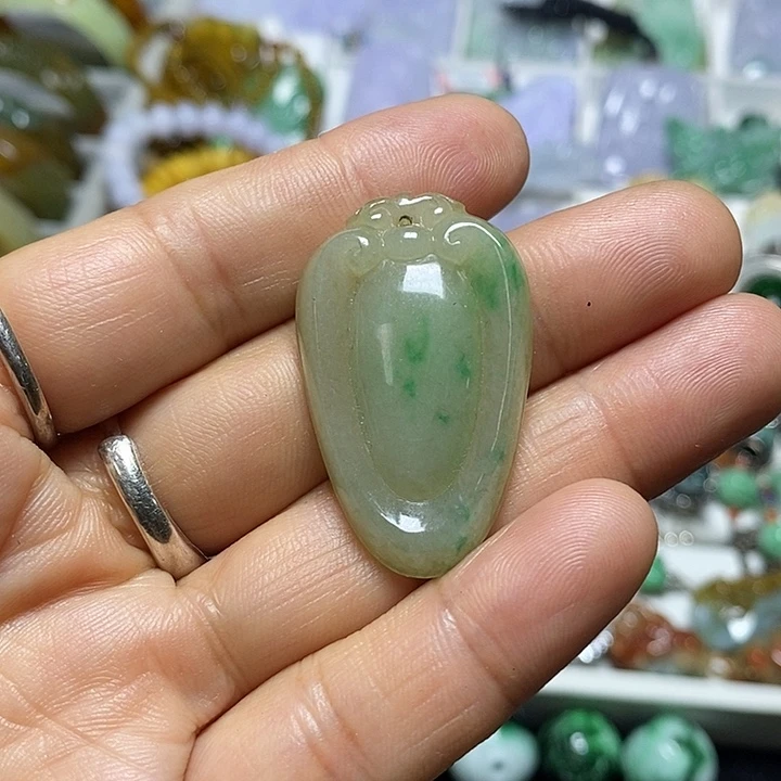 翡翠未镶嵌吊坠(赠链)