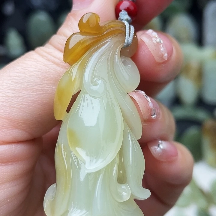 秋***子和田玉未镶嵌颈饰