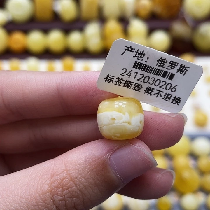 琥珀未镶嵌裸石12.4*10.8mm瑕