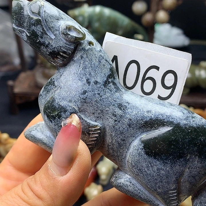 和田玉未镶嵌车挂