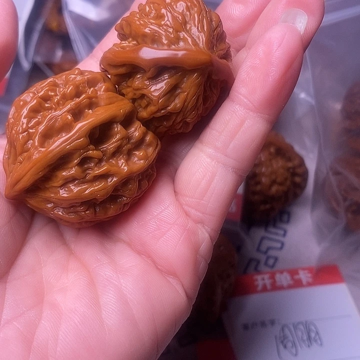 周***举文玩核桃吊坠粗筋