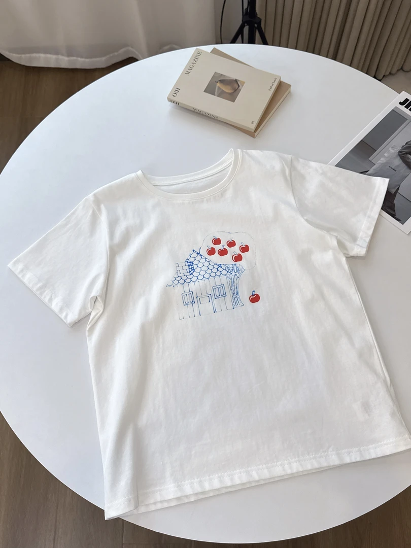 意趣苹果树涂鸦印花全棉短袖t恤