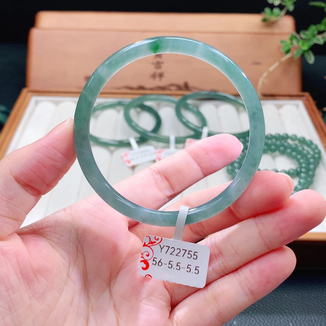 翡翠手镯（圆镯）未镶嵌