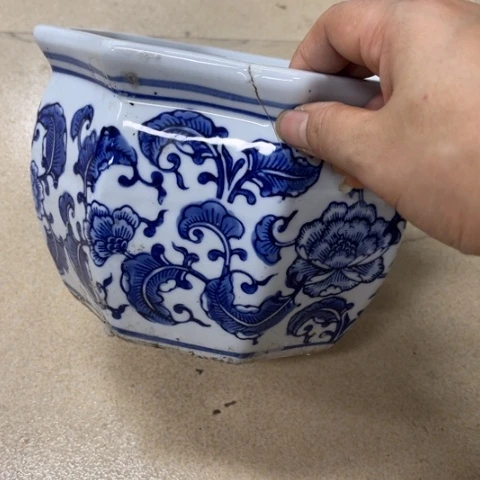 瓶瑕疵瓷片处理不退不换。。。。。。。。。。。