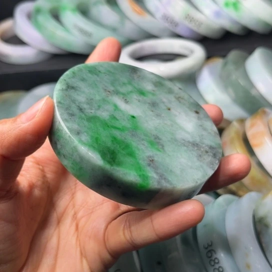 定制翡翠未镶嵌手镯