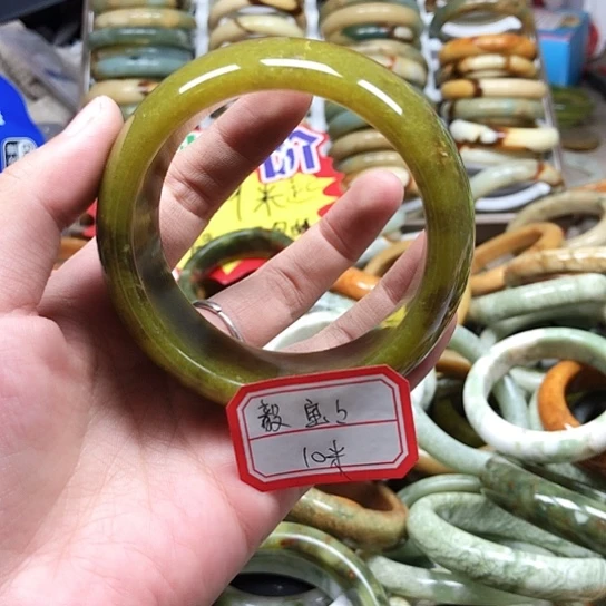 未镶嵌蛇纹石玉手镯?***?