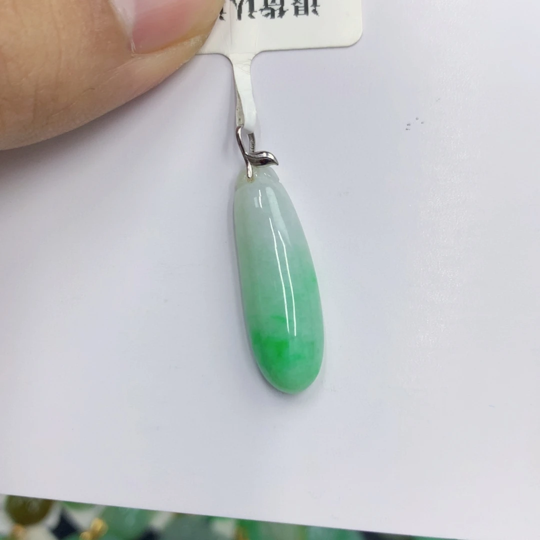 翡翠18K金镶嵌颈饰翡翠