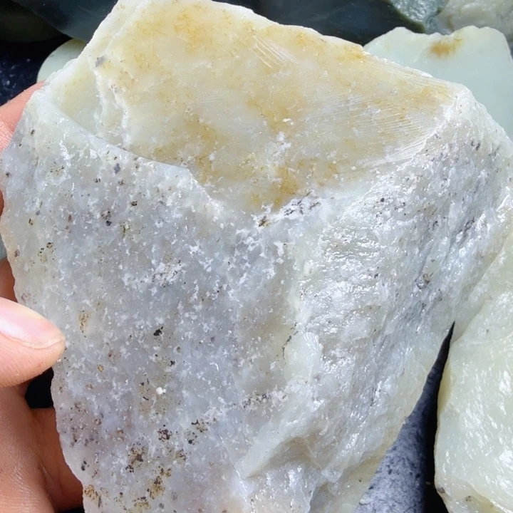 和田玉（糖玉）未镶嵌珠宝奇石