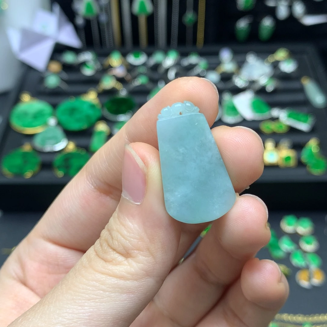 翡翠未镶嵌吊坠(不含链)有纹裂