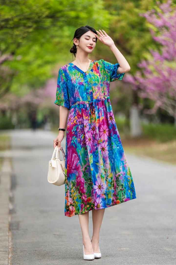 2025新款七彩丝绉收腰显瘦植物印染清凉舒适时尚妈妈高端连衣裙