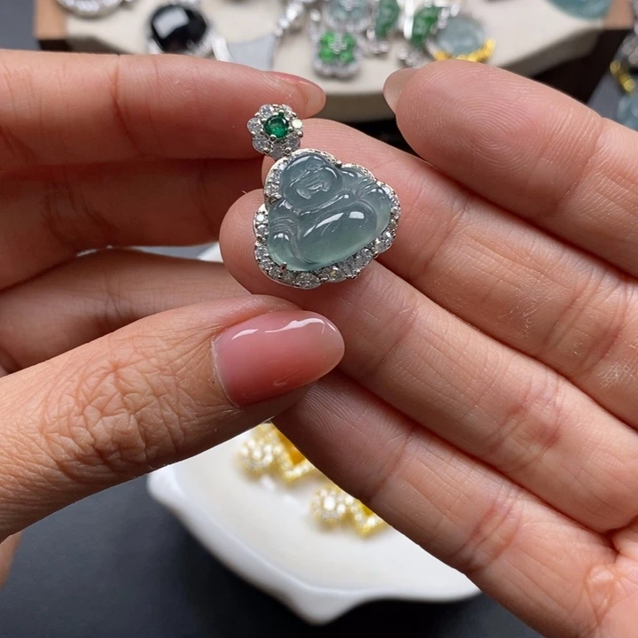 翡翠颈饰未镶嵌翡翠
