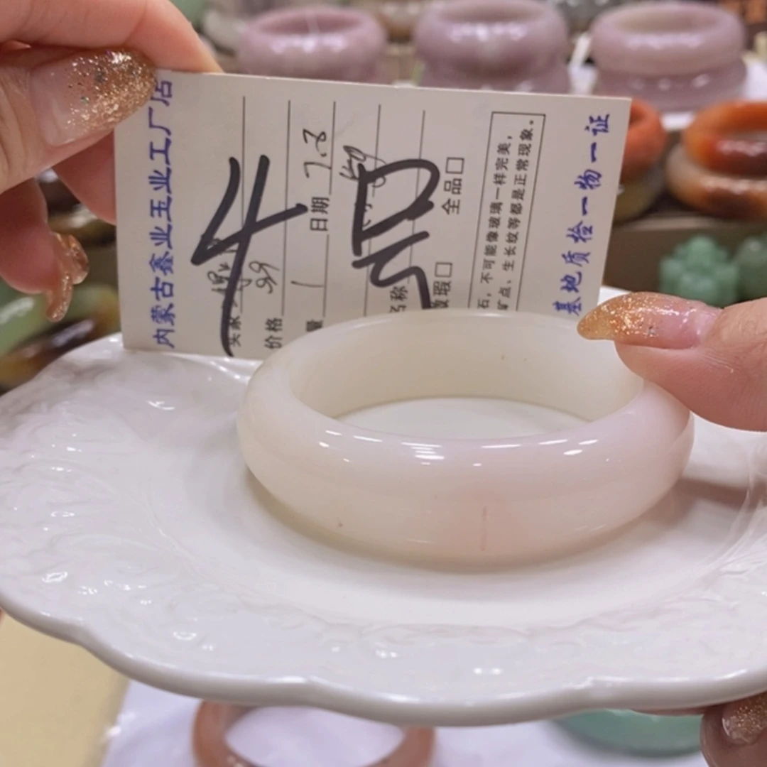 【闪购商品】未镶嵌手镯石英质玉