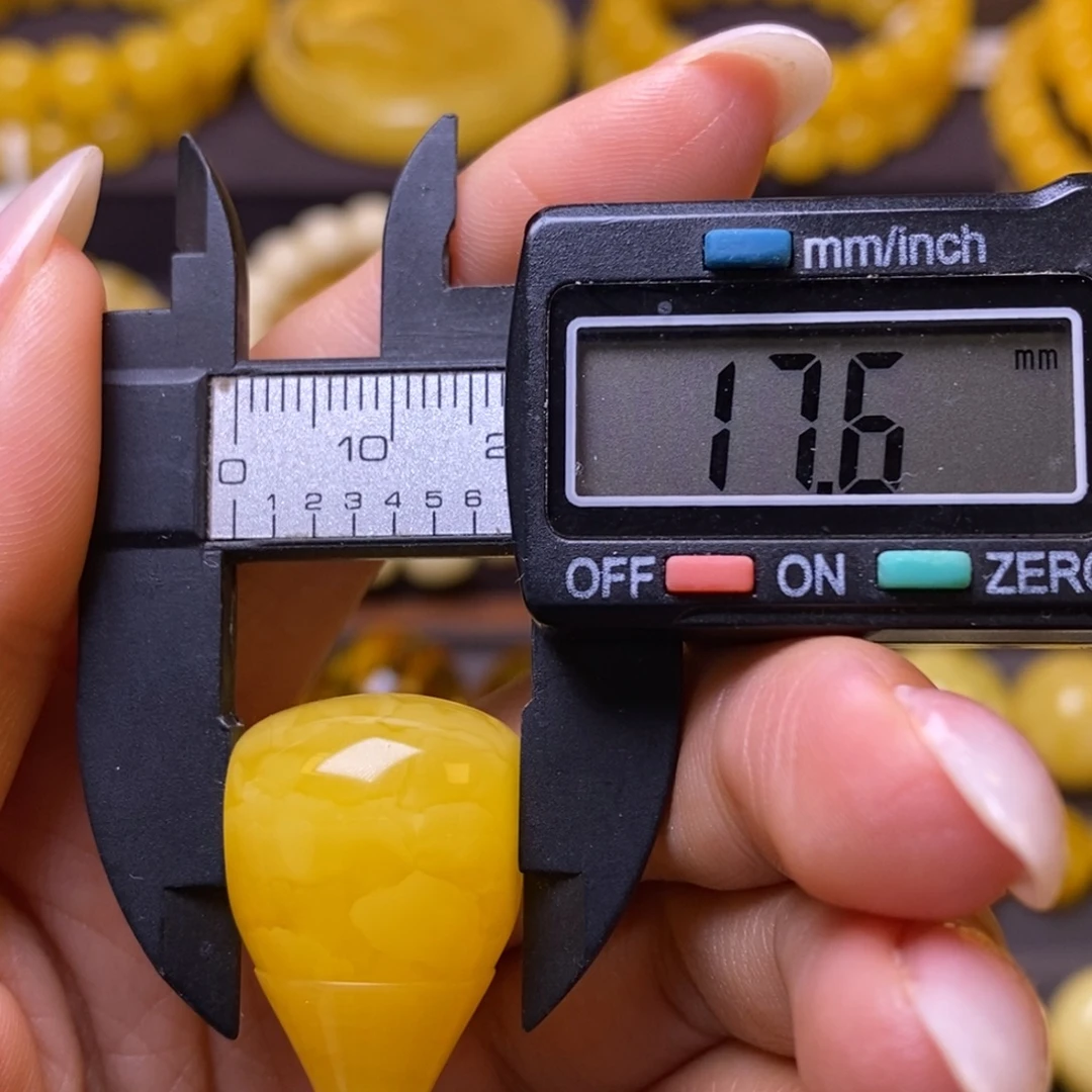 蜜蜡未镶嵌裸石三通