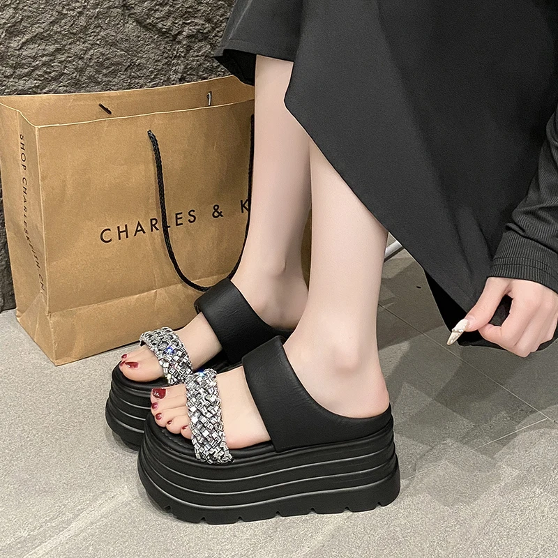 2025新款厚底露趾凉拖鞋女夏外穿仙女风水钻一字拖舒适绝美凉鞋女