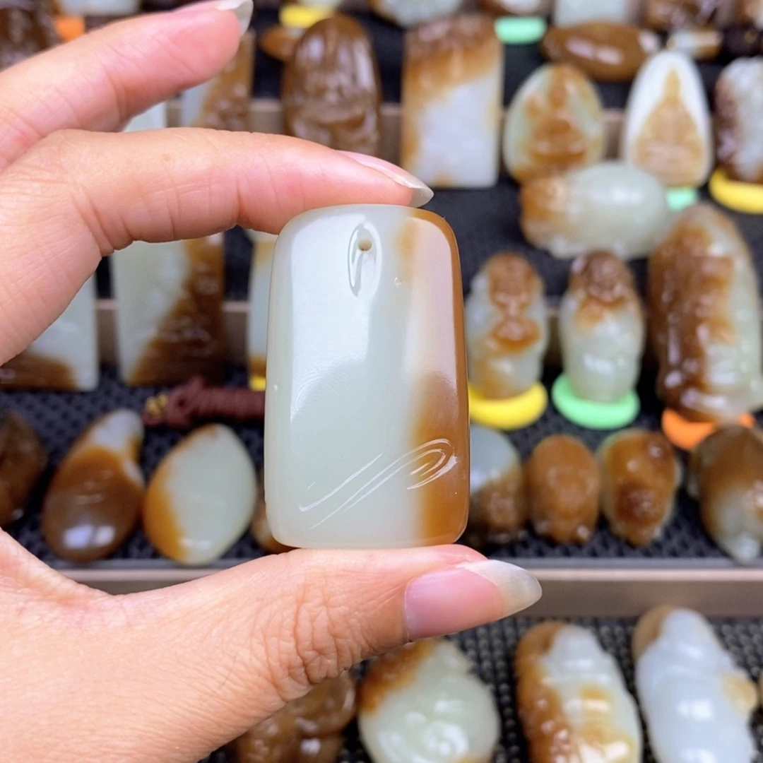 班***料和田玉未镶嵌颈饰