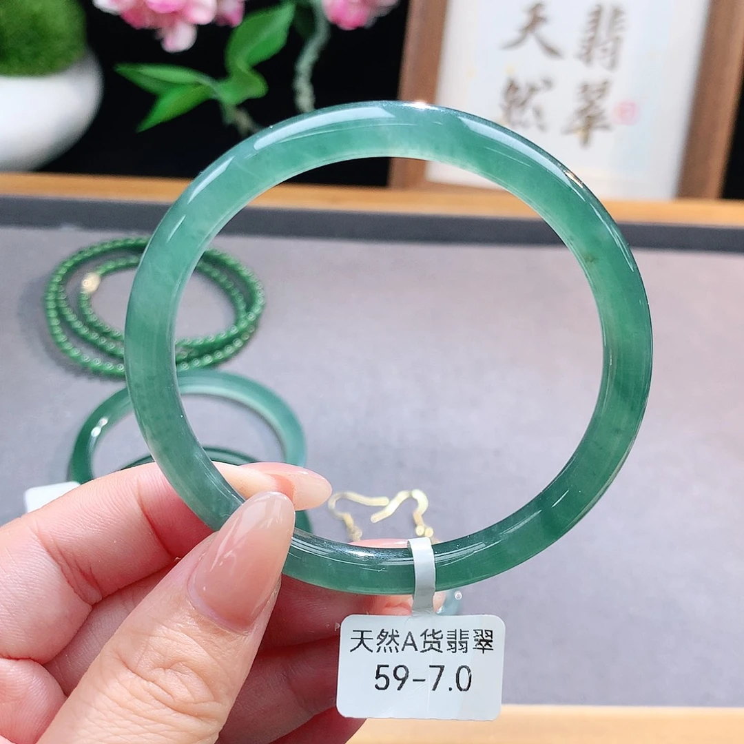 未镶嵌手镯（圆镯）翡翠