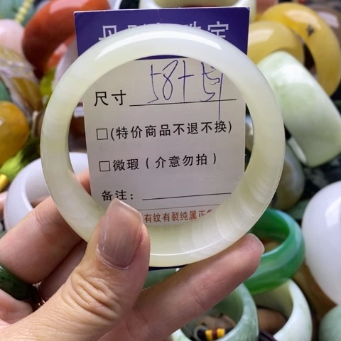 石英质玉手镯未镶嵌