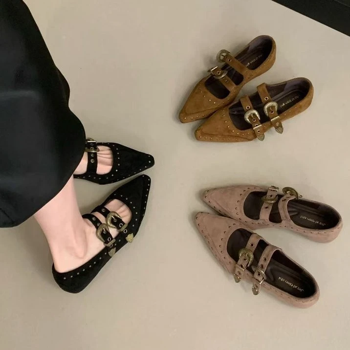 复古平底玛丽珍鞋2025新款尖头铆钉浅口带扣单鞋女百搭休闲女鞋