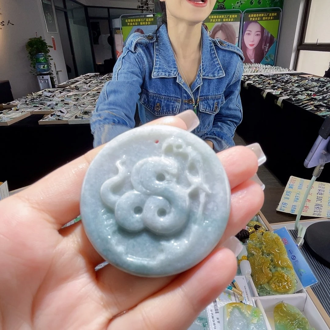 颈饰未镶嵌翡翠一个