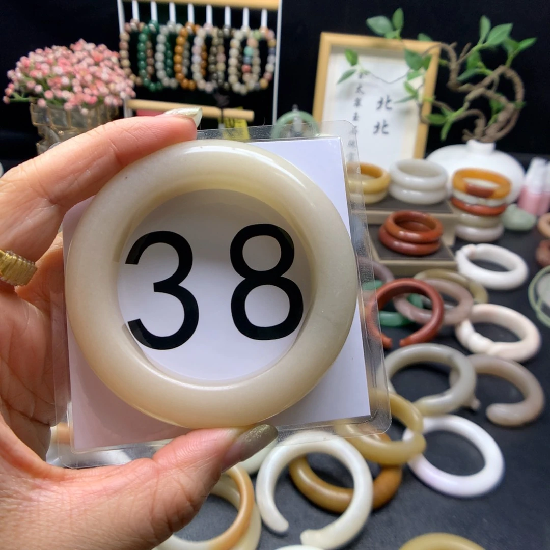 石英质玉手镯未镶嵌哇**b