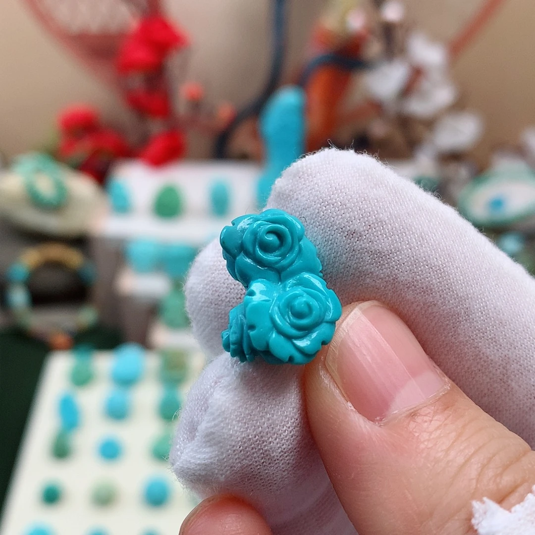 绿松石未镶嵌珠宝奇石