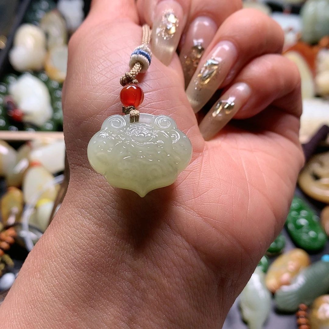 和田玉吊坠未镶嵌尐*猪