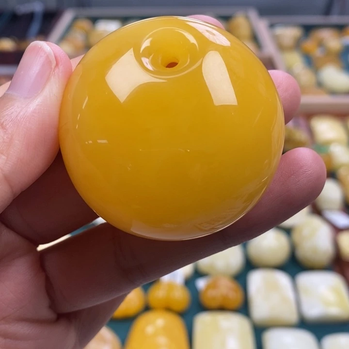 琥珀未镶嵌裸石30.74鸡油红公主扣