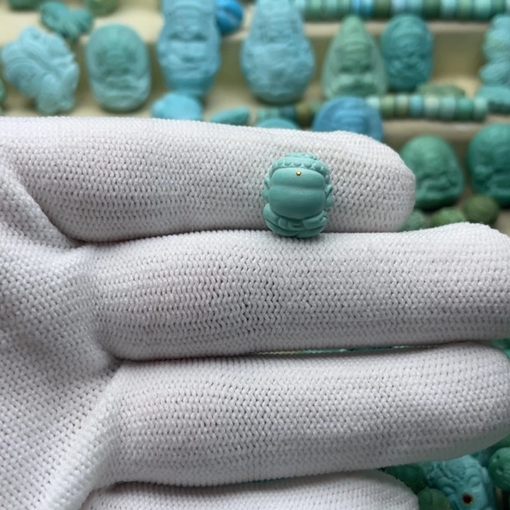 绿松石未镶嵌颈饰