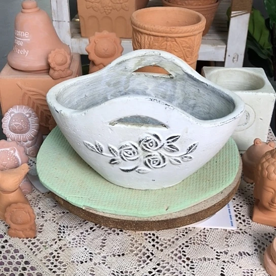 白色花篮盆mmmmmmm