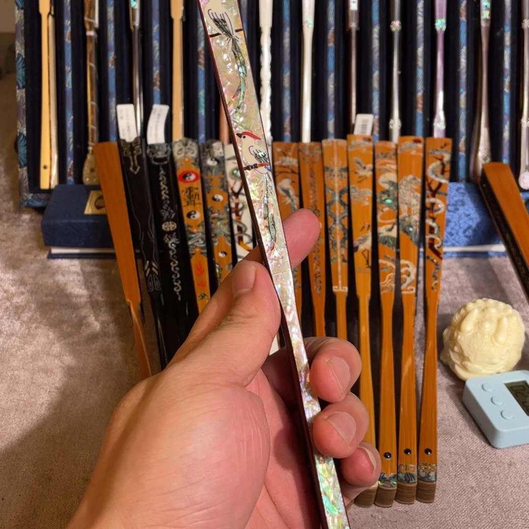 q***y扇子手工制作工艺精湛