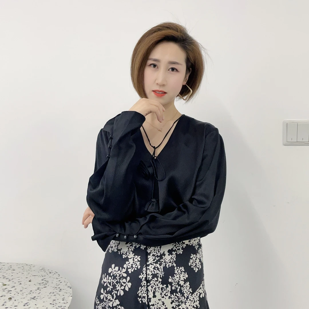 HIUOYA【夏季新品】纯色百搭气质V领休闲纯色衬衫女24272701