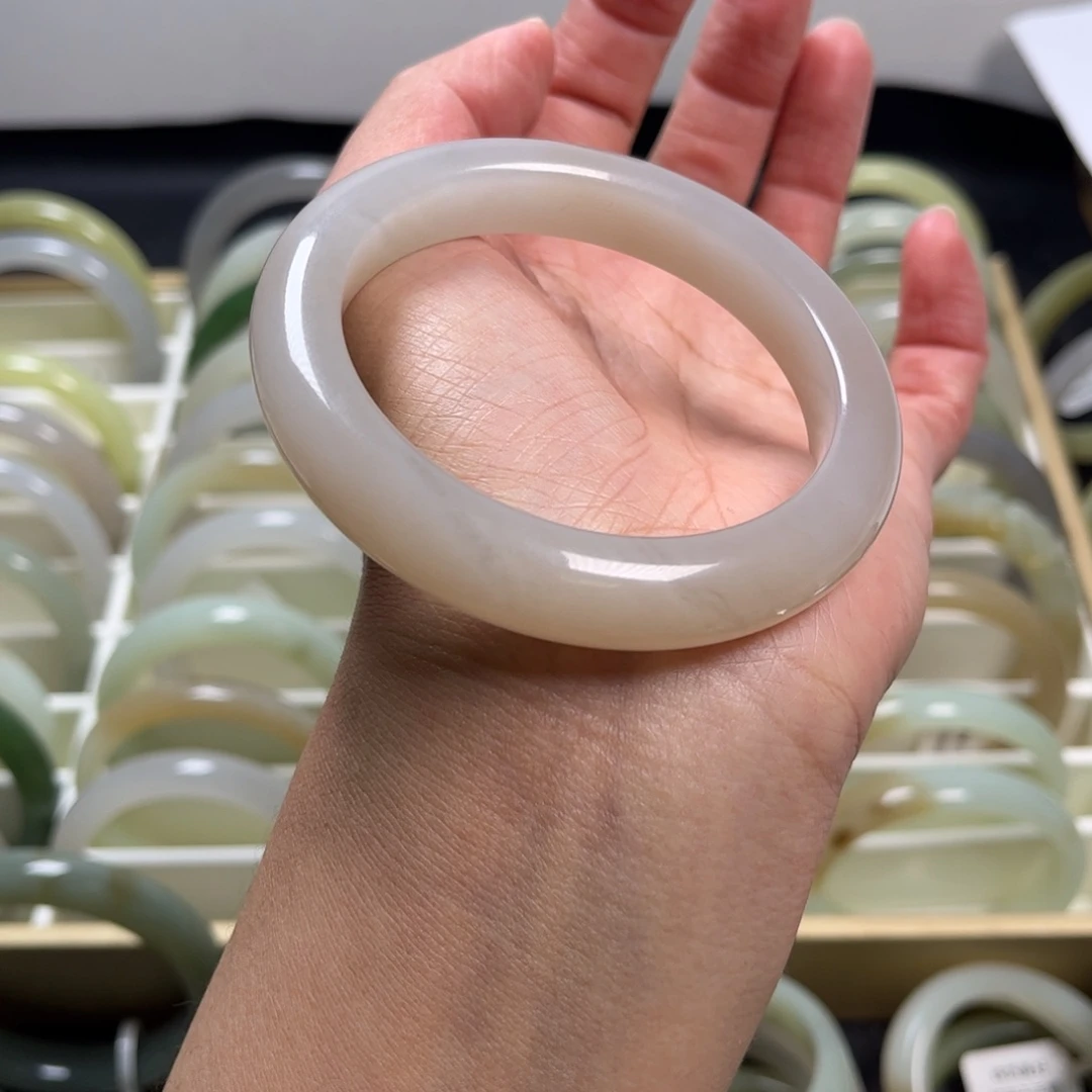 和田玉未镶嵌手镯56.8圈