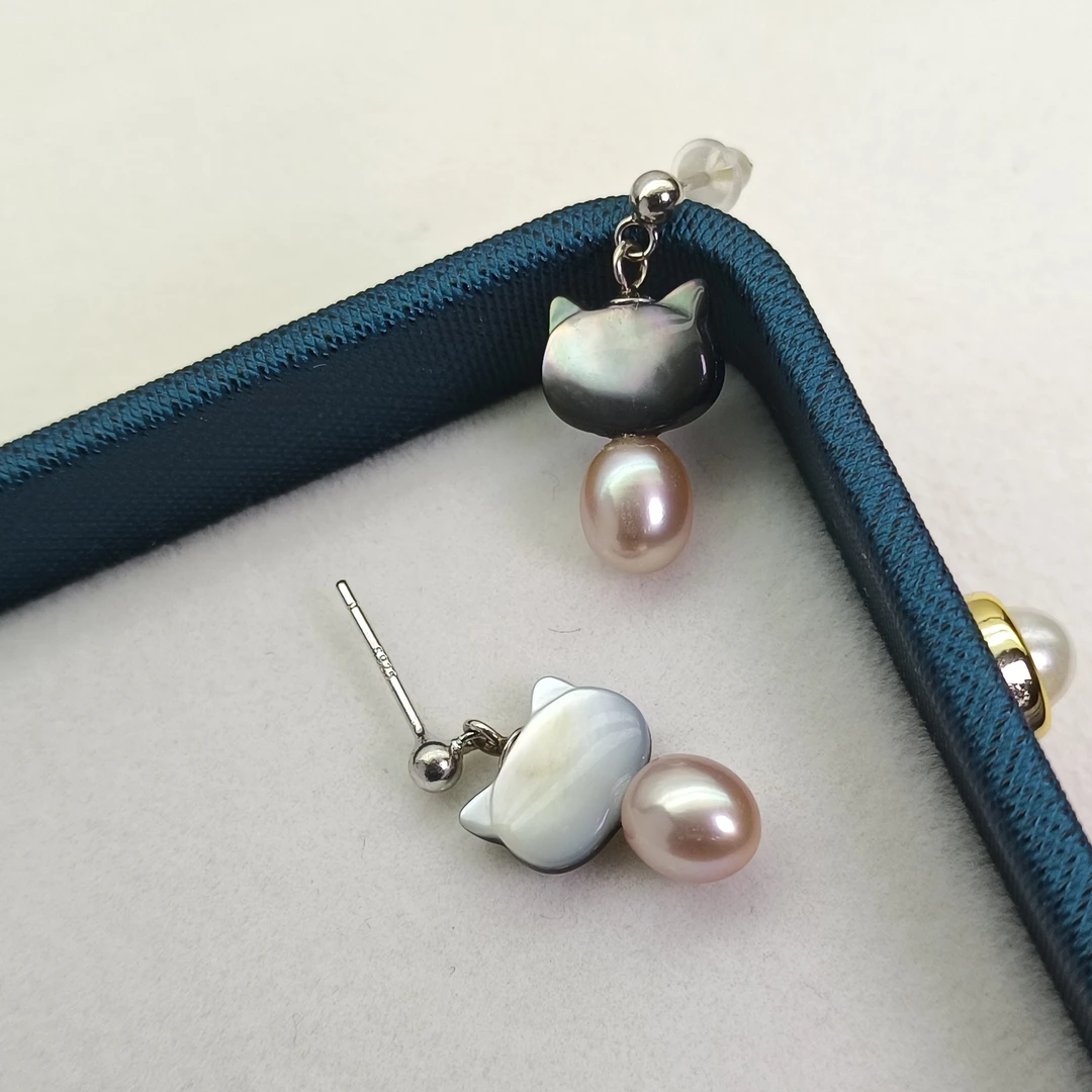 【瑞米珍珠】淡水白珠紫珠贝母猫咪S925银耳钉7-8mm