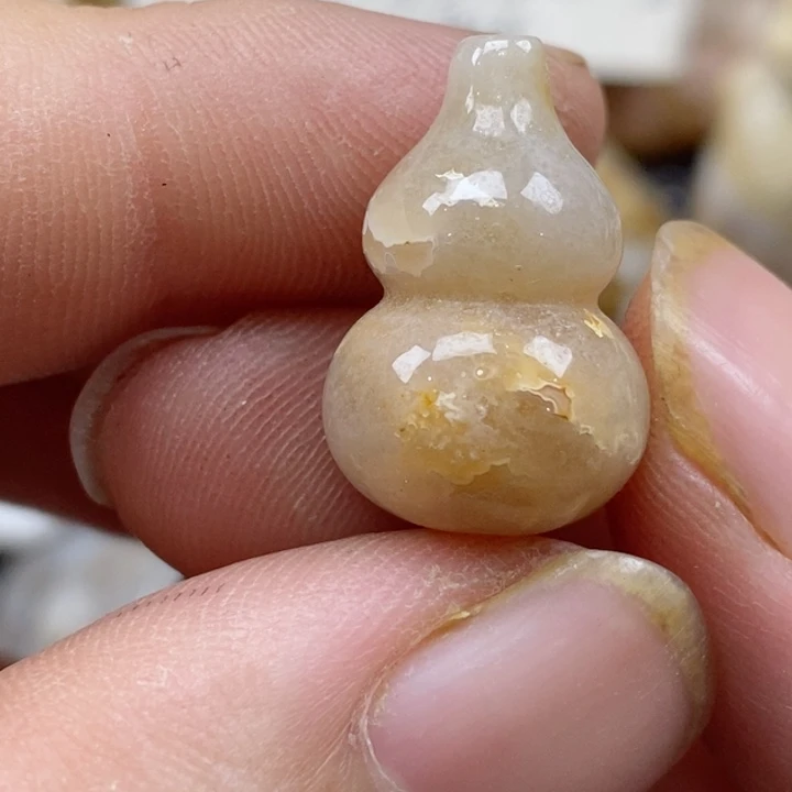 颈饰未镶嵌硅化珊瑚（珊瑚玉）没打孔
