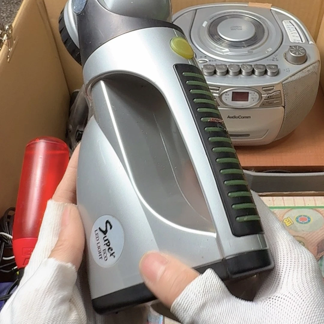 小*中古商品，瑕疵品，不保好坏。412